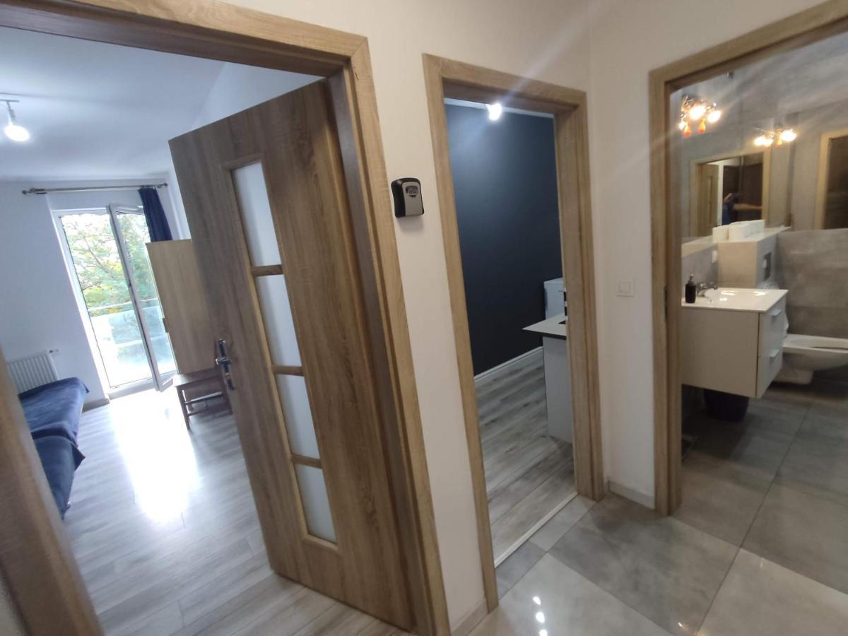 1110 Smialego 39 - Tanie Pokoje W Apartamencie - Samodzielne Zameldowanie - Self Check In Posen Exterior foto