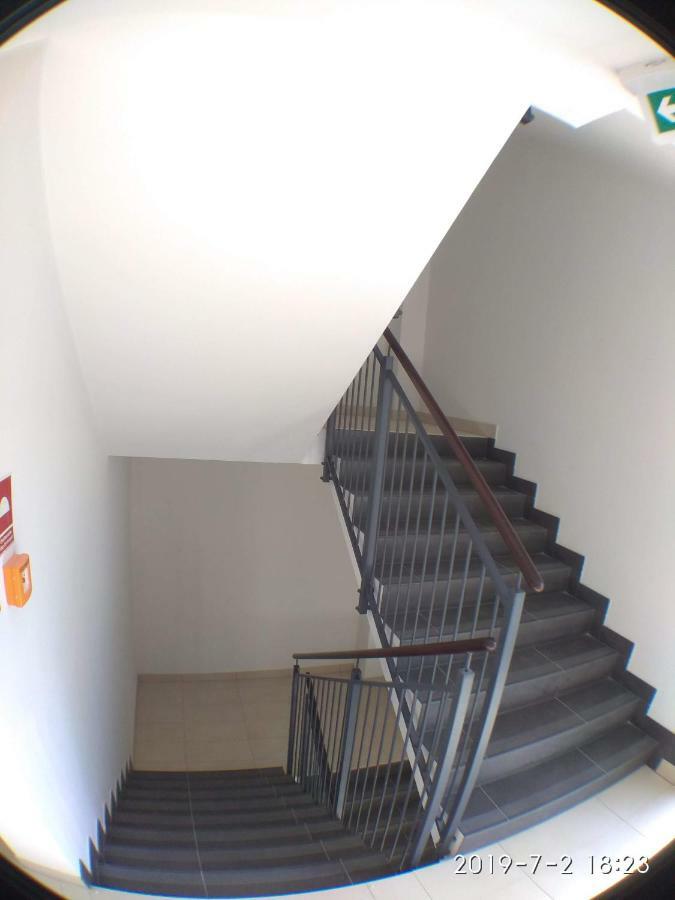 1110 Smialego 39 - Tanie Pokoje W Apartamencie - Samodzielne Zameldowanie - Self Check In Posen Exterior foto