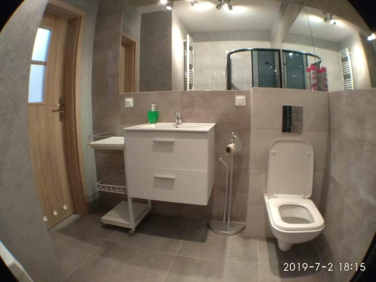 1110 Smialego 39 - Tanie Pokoje W Apartamencie - Samodzielne Zameldowanie - Self Check In Posen Exterior foto